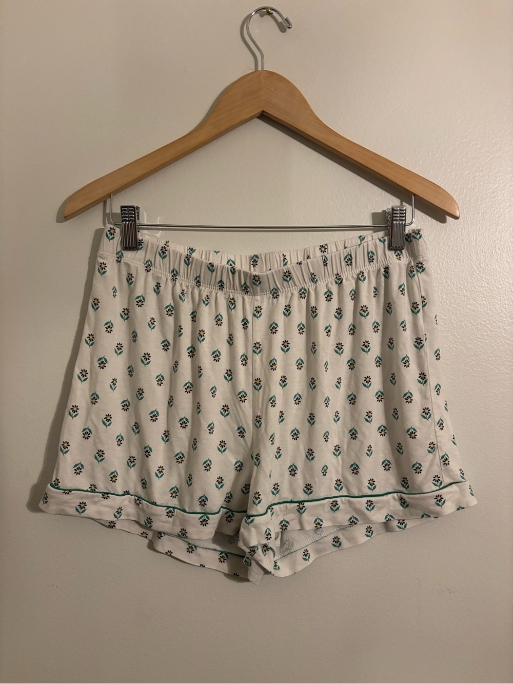 Old Navy White Floral Print Women’s Lounge Shorts